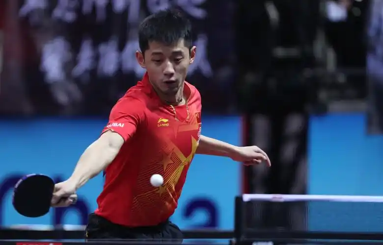 奥运冠军张继科迎战小将林高远,也没有掉以轻心,毕竟中国队内的比赛