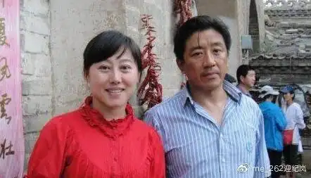 与妻子一眼定终身丁勇岱出道40年无绯闻今事业家庭大圆满