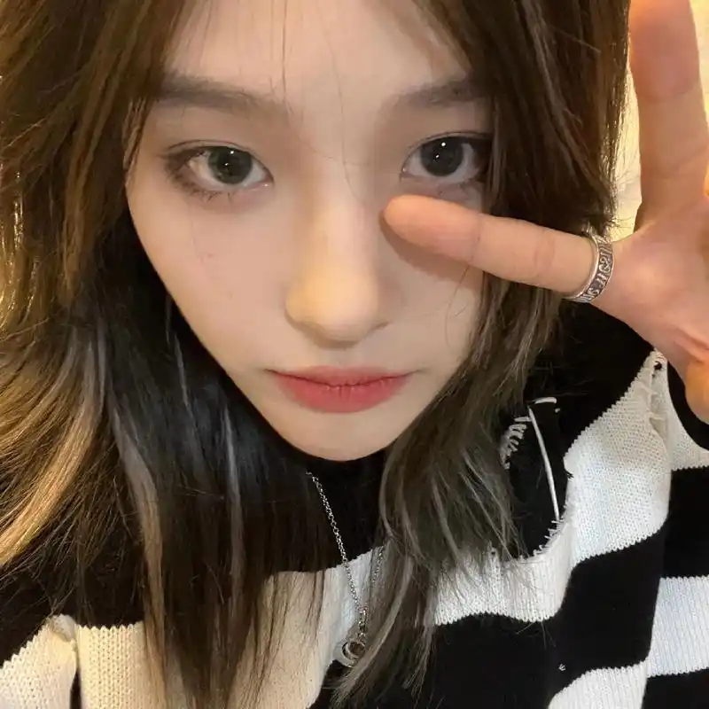 小奕21～23年的生活照.#王奕 #怼脸拍  #笨蛋美女   - 抖音