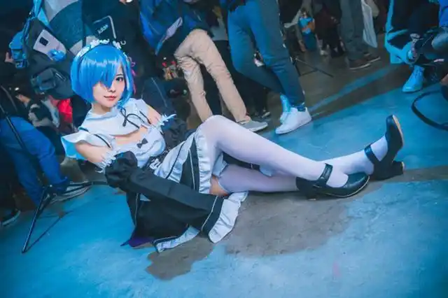 "空挡参加漫展"的女大学生在伪装身份,戏称这是男友的恶作剧!