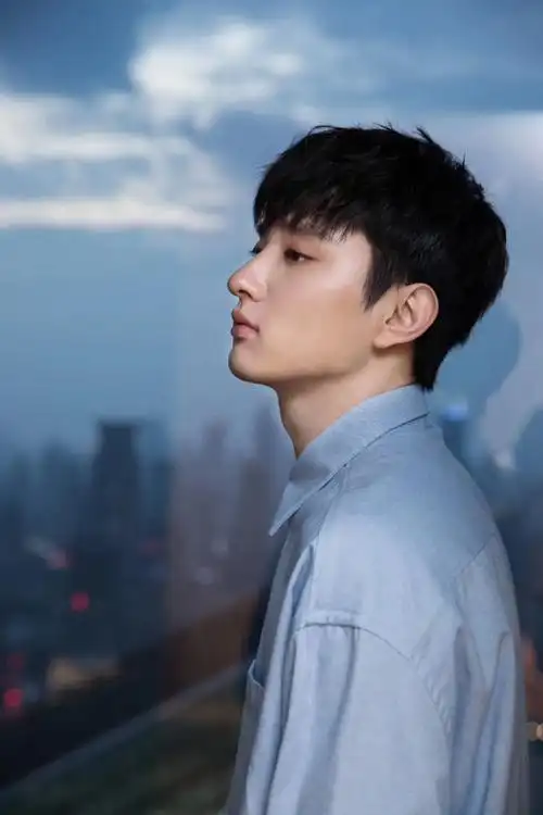 10.14 于小彤(活动照)