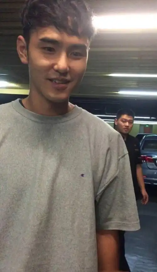 作为阮经天曾经的经纪人,陈孝志自称掌握了所有阮经天不可告人的秘密.