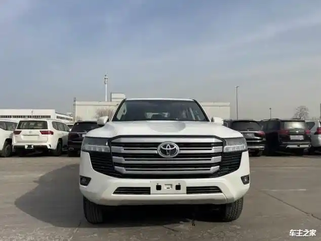 24款丰田酷路泽3.5t大幅降价79万起售 劲爆越野车