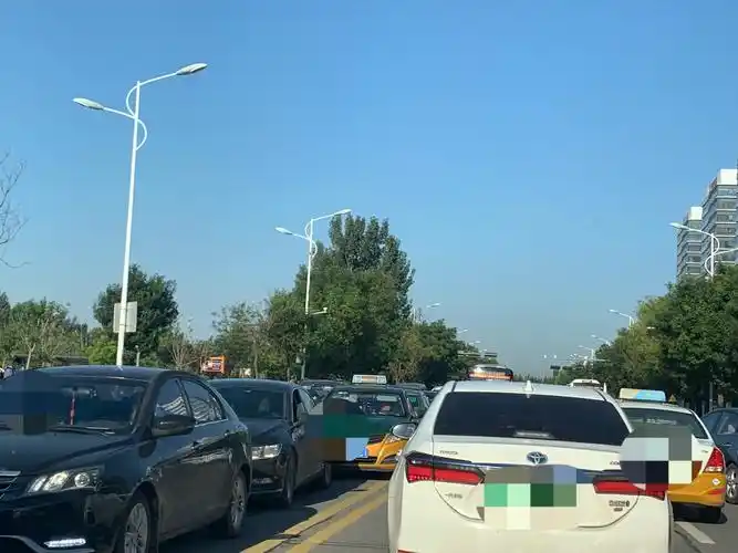 假期后的第一天世纪大堵车上演了