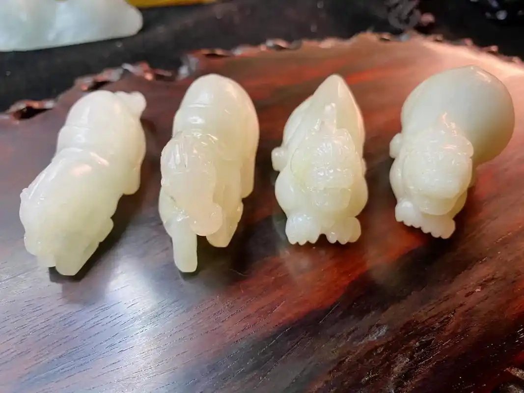 新疆和田玉且末料貔貅唐马.#玉石 #文玩配饰 #手工雕刻 # - 抖音