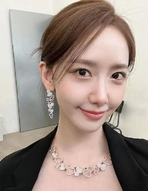 约会#06#林允儿演员出道十六周年快乐#  231201 林允儿ins更新一则