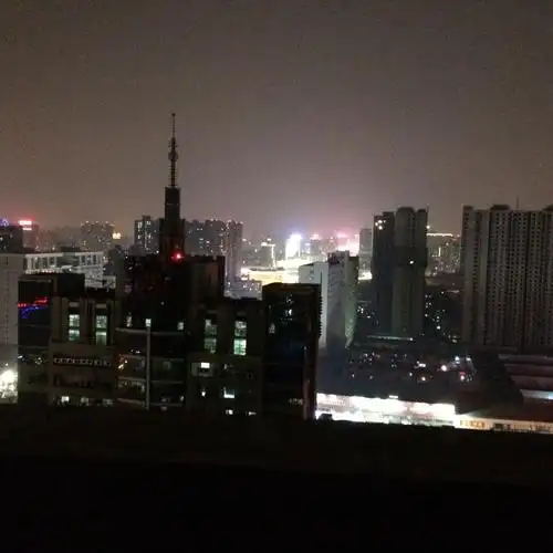 这猜猜我住在什么类型的城市里 这是我们小区楼顶