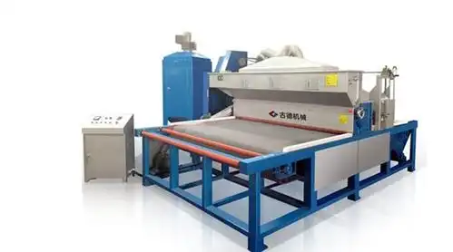 玻璃喷砂机工作原理采用哪种方式进行输送?