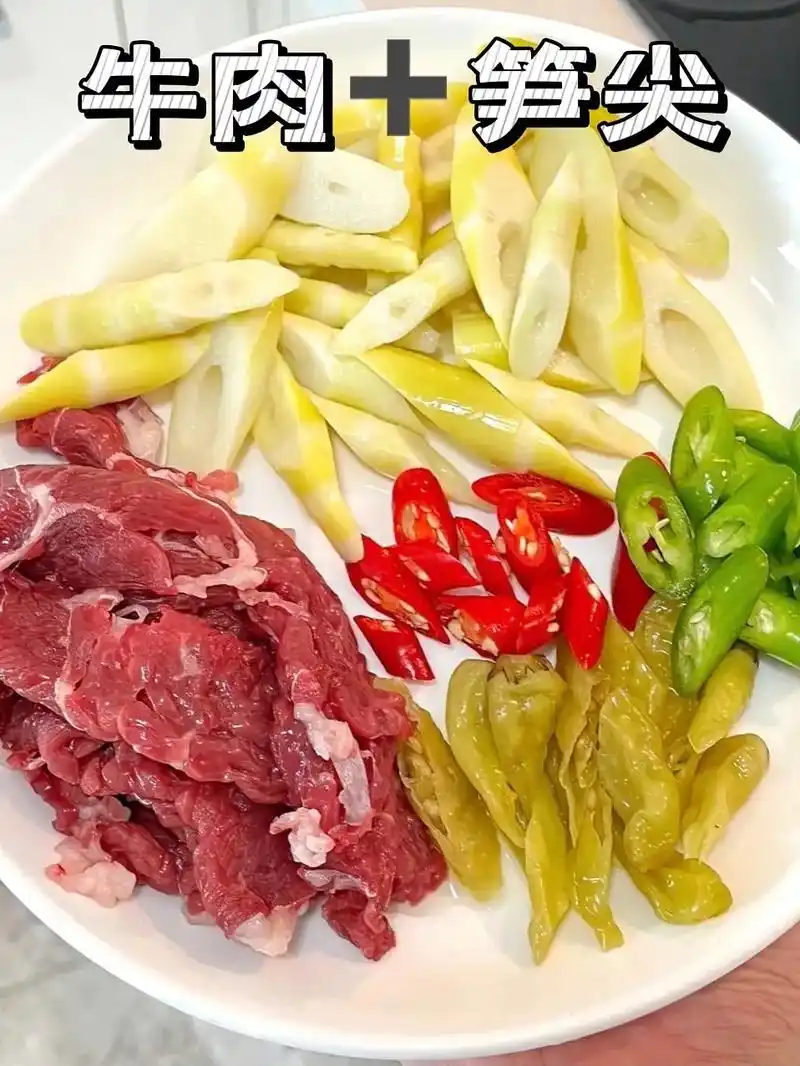 吃肉吃到瘦之牛肉的神鲜吃法.泡椒笋尖炒牛肉,做法简单,鲜嫩入 - 抖音