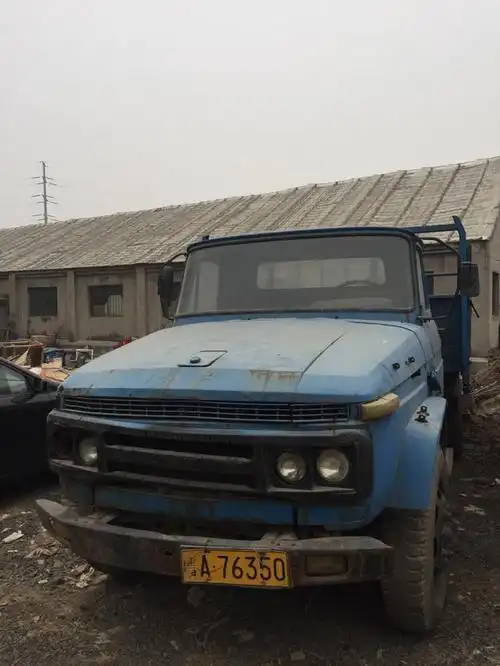 遇见几辆老解放大卡车,满满的都是回忆