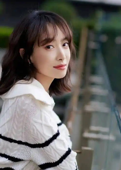 孙艺珍的及肩高层次发,拯救扁头方圆脸_层次感_造型_秀发