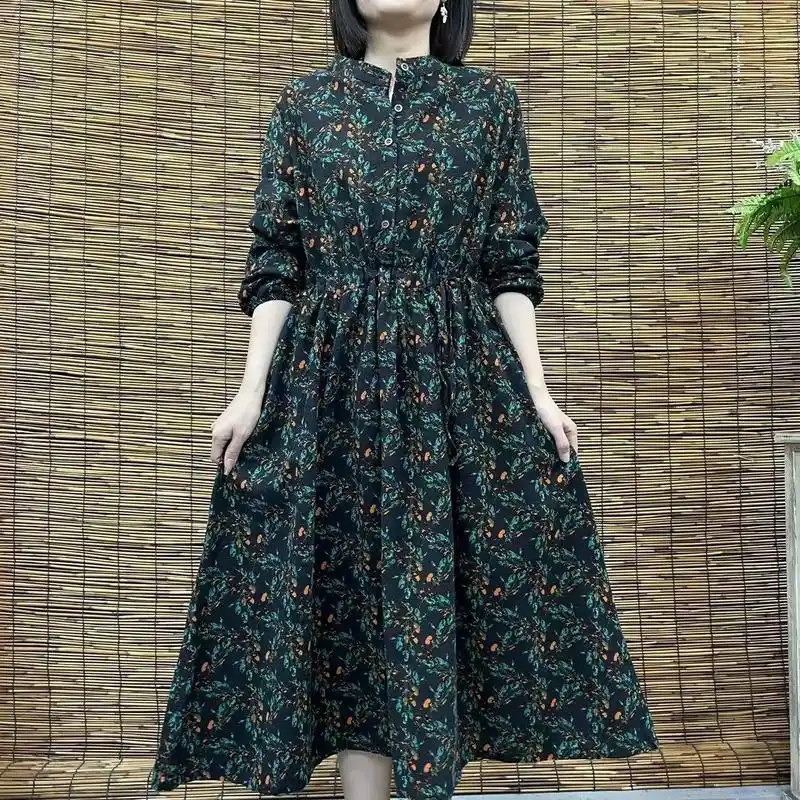 这款棉麻连衣裙简单大方,穿起来舒适自然,非常适合春夏季节.圆