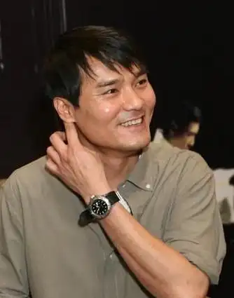 12,林家栋 林家栋也是一位香港无线电视艺员训练班出来的香港艺人