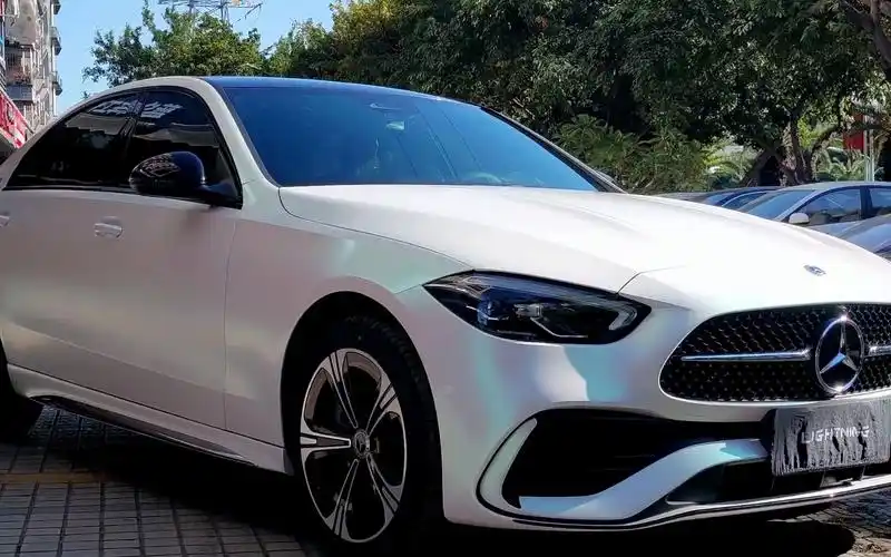 新奔驰c260l改色:白中带粉的女神色曙光白