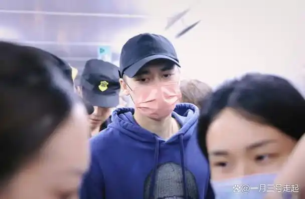 李易峰风波后首露正脸打扮低调人也消瘦了回归普通人生活