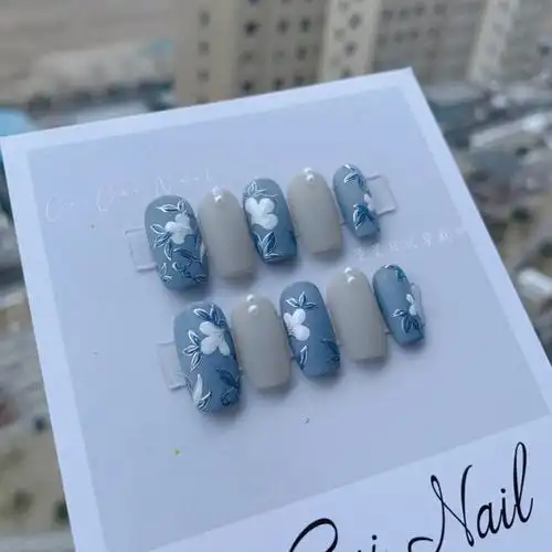 手绘古风花卉美甲显白蓝灰美甲