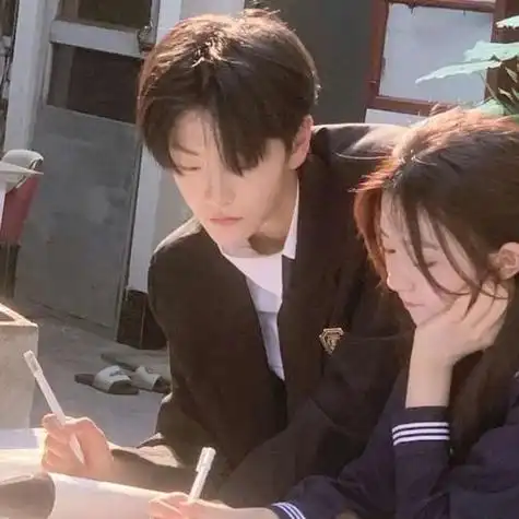 真人情侣头像只是想你了