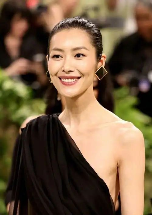 刘雯metgala##刘雯第十二次metgala