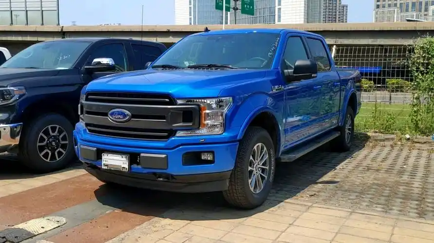 2021款福特猛禽f150惊艳亮相看到超大后尾箱才是霸气的开始