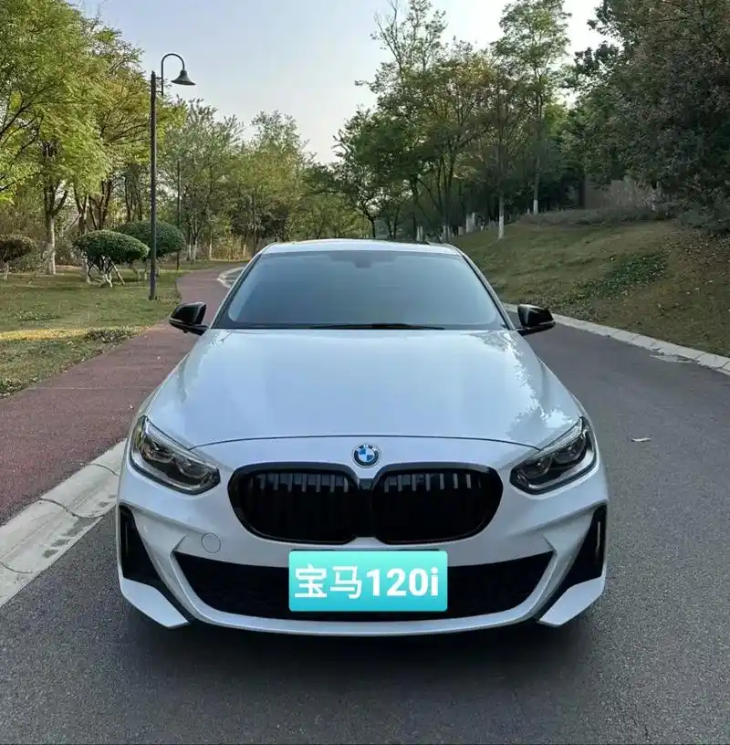 宝马120ⅰm运动曜夜版15t自动