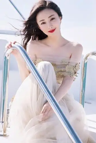 林静的一组仙气飘飘的写真.