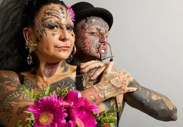 纹身也可以申请吉尼斯纪录吗这对夫妻几乎全身都刺满了纹身