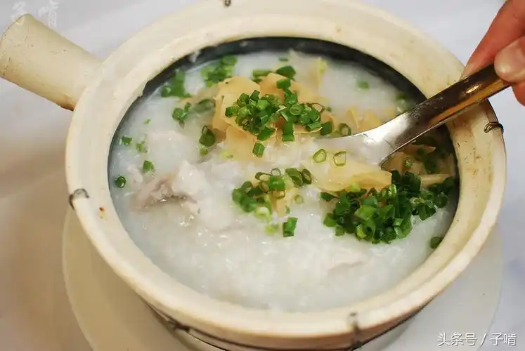 大鱼大肉不想吃,吃香喷喷滴鲩鱼粥28元,一份盛5碗全喝完真舒坦