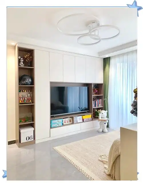 小户型客厅收纳秘籍:满墙电视柜的巧妙设计