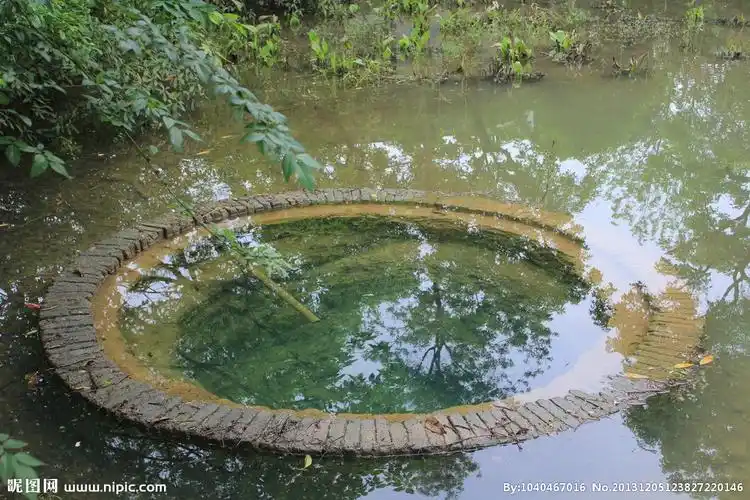 水中的井摄影图__其他_自然景观_摄影图库_昵图网nipic.com