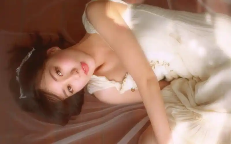 含情脉脉的女孩 高清壁纸 #2 - 1680x1050