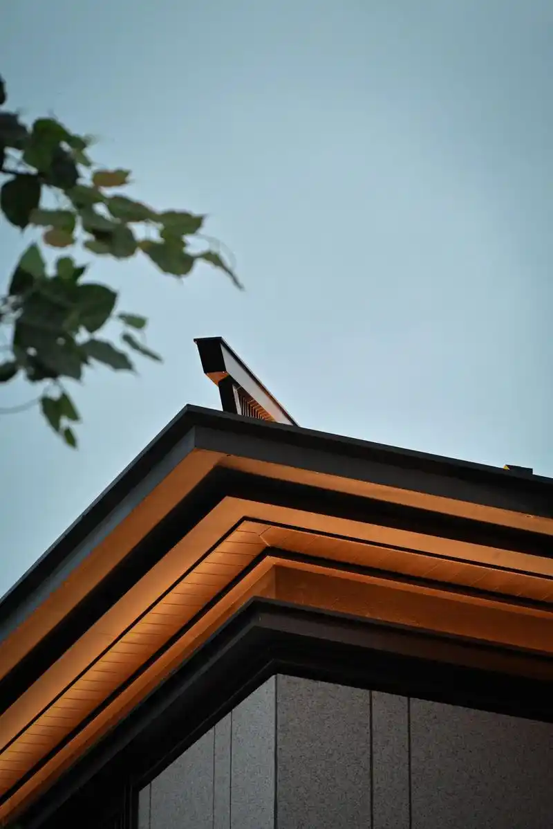 从细微处欣赏一切.光影之间,庭院之中,叠石屋檐,充满自然气息 - 抖音