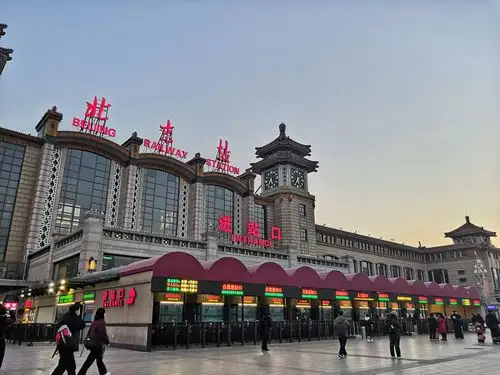 2021北京站腊月二十热的春运现场