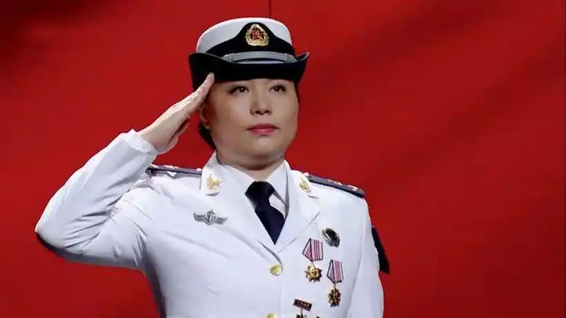 盱眙24岁航母女司机,轻松开动6万吨航母_徐玲