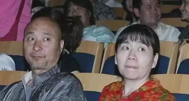 陈佩斯投资失败妻子带他来到一片荒山前这座山现在是咱家的了