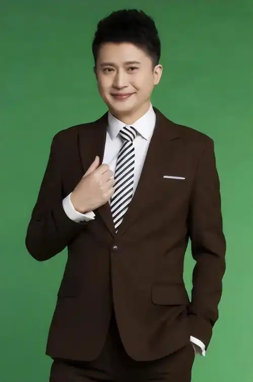 回顾央视主持杨帆:娶青梅竹马妻子收获幸福,就是大女儿让我头痛