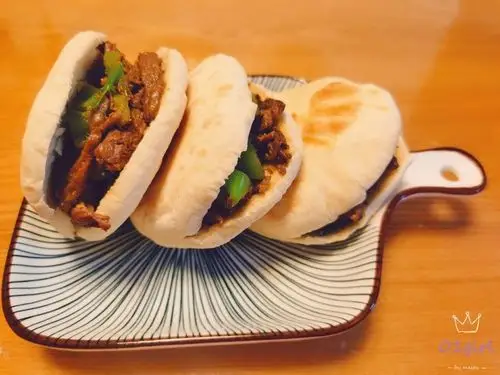 霸道孜然炒肉夹馍的做法