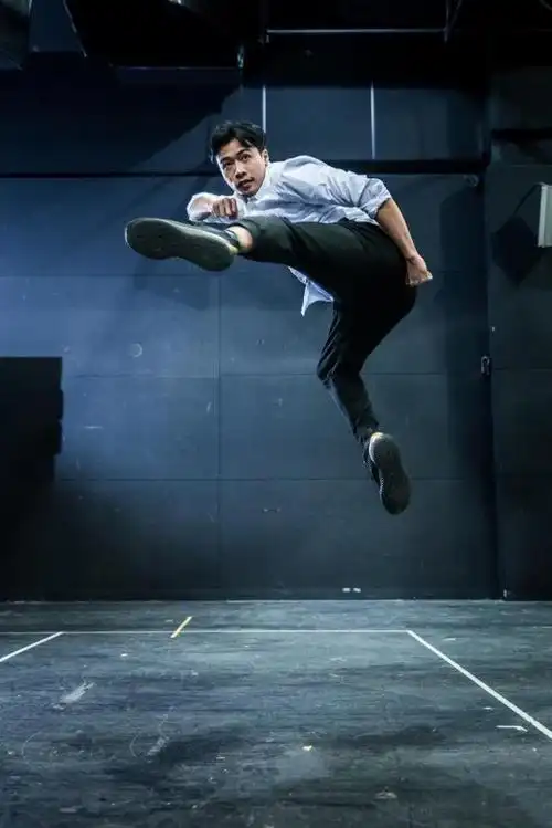 《来者何人》热播,节目召集了14位演员,明星,主持人,在功夫导师赵文卓