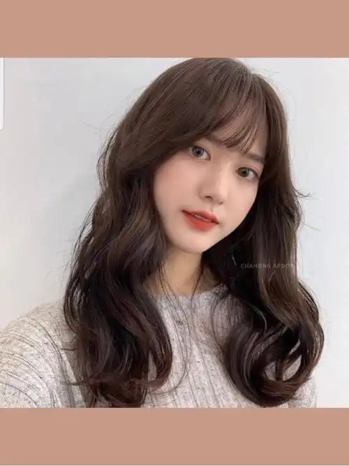 鹅蛋脸适合什么发型 中分发型长发短发任你选