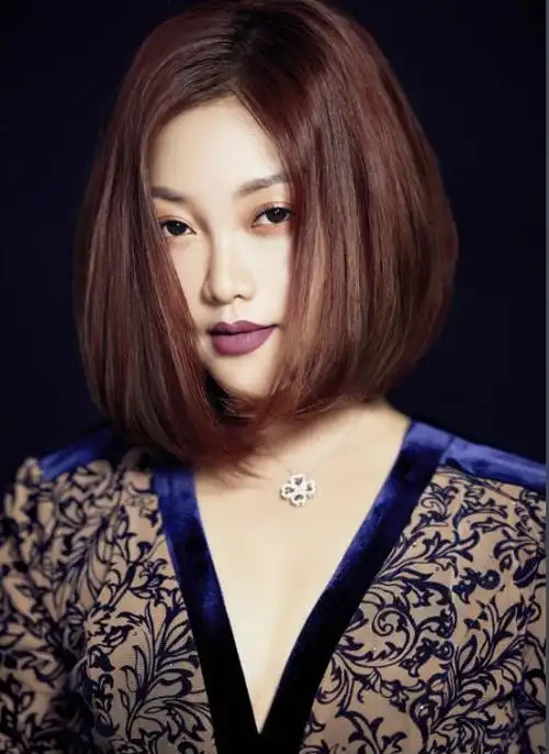 唱白狐走红的歌手陈瑞曾是幼儿园老师今43岁发福认不出