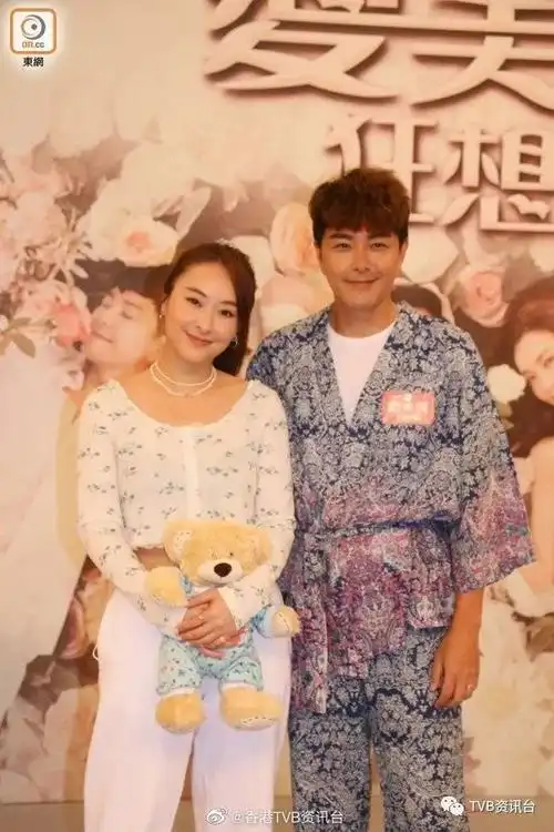 被李佳芯骑住做掌上压何广沛获赞腰力好