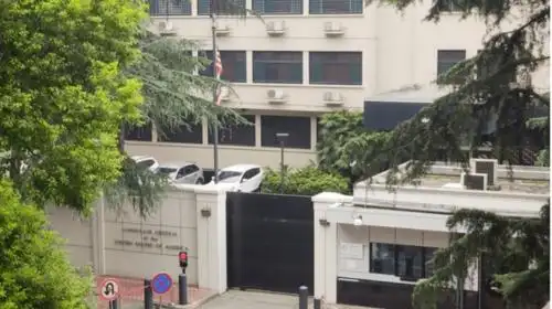 清晨,美国驻成都总领事馆降了旗