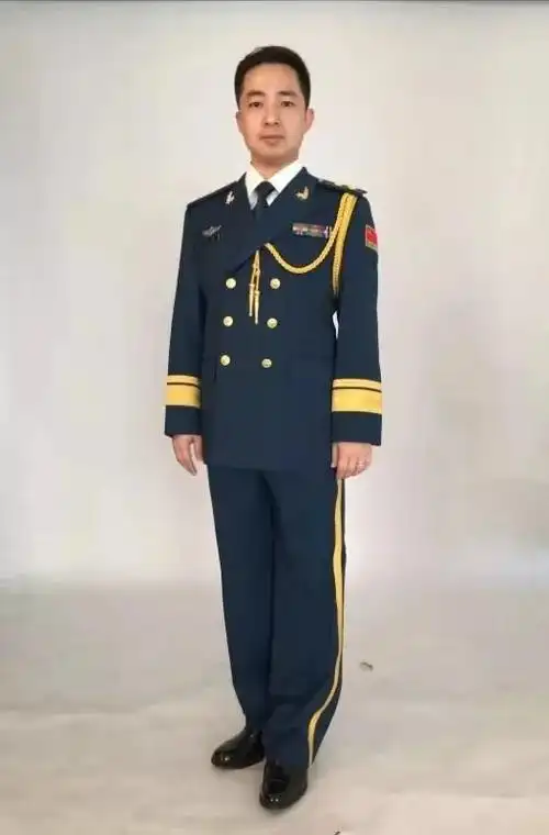 西安中院民事审判第一庭法官林翰我是林翰,曾经一名空军干部,先后在驻