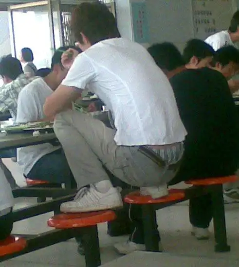 中学生不文明行为.图片