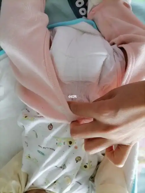 纸尿裤正确穿法男宝