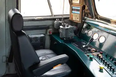 火车头驾驶室内部细节