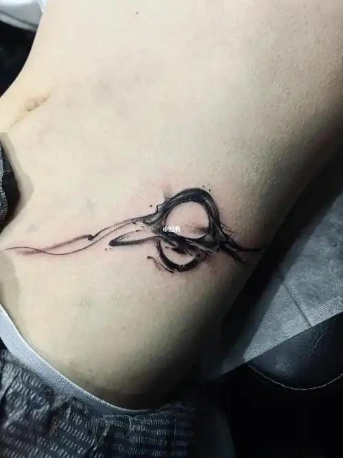 上海纹身l水墨纹身l侧腰纹身l意识流纹身