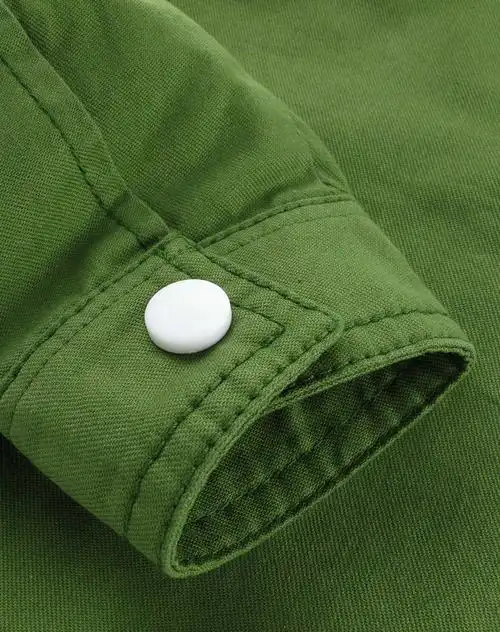 男童军绿色外套