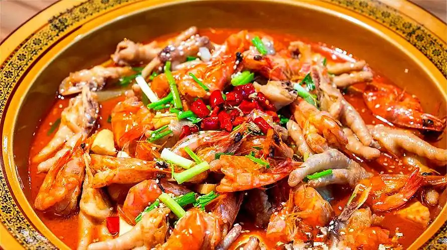 厨师长分享一道"鸡爪明虾煲",值得一学的砂煲菜,一大盘不够吃