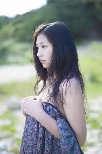 小清新美女 野外衣衫遮体大秀美背写真