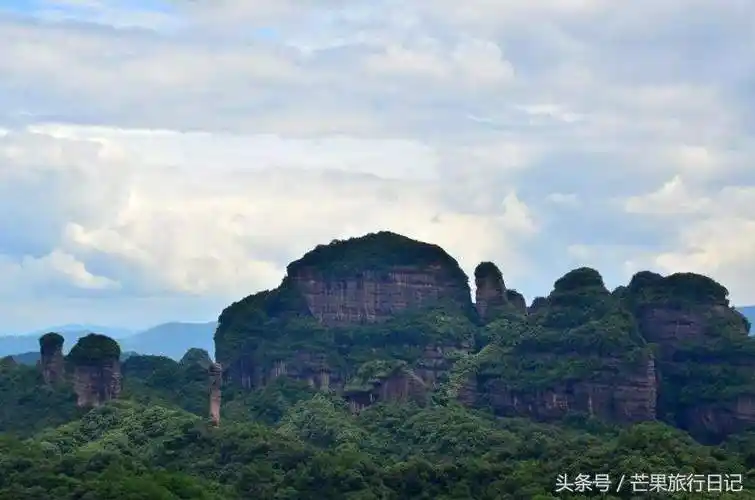 著名的"马坝人"出土处"石峡文化"遗址狮子岩,有"地下宫殿"之称的古佛